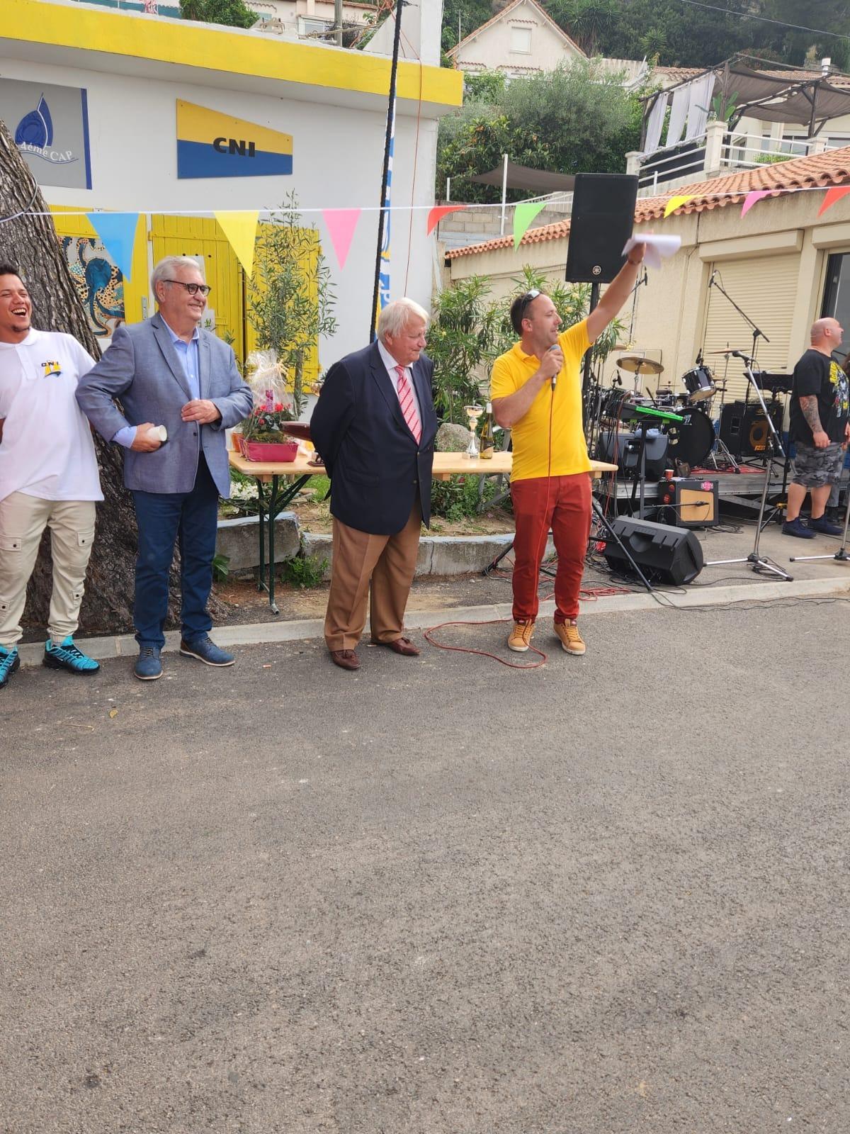 Monsieur le Maire-remise des prix